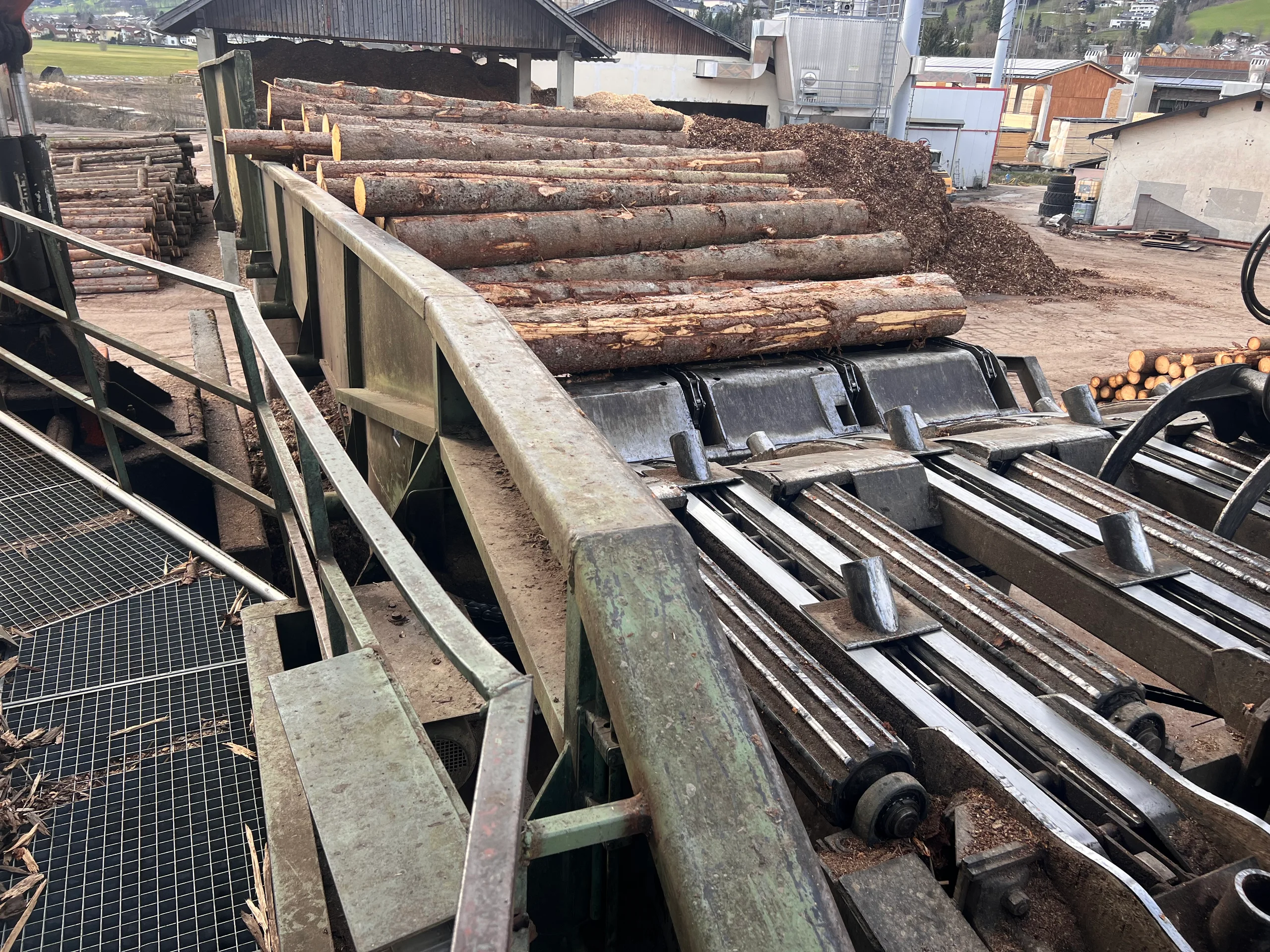 Rundholz Sortieranlage mit Entrindung - Bild 2